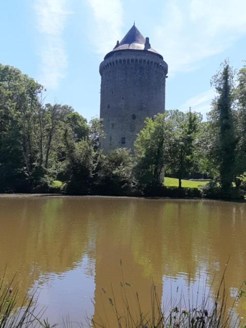 Apartmán L'Etape De La Tour Grand-Fougeray Exteriér fotografie