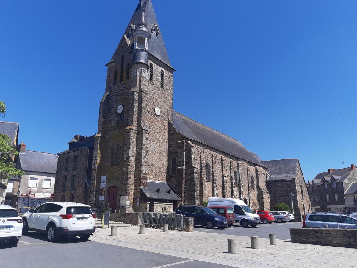 Apartmán L'Etape De La Tour Grand-Fougeray Exteriér fotografie